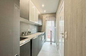 Kuchyň nebo kuchyňský kout v ubytování First occupancy modern apartments for rent + 12 fotografií