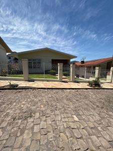 Το κτήριο όπου στεγάζεται  η παραθεριστική κατοικία