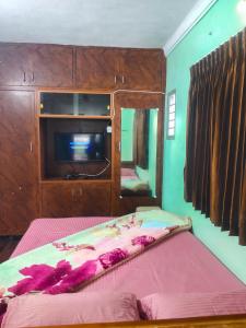 Postel nebo postele na pokoji v ubytování Kavitha nest homestay