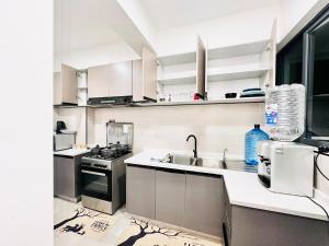 Η κουζίνα ή μικρή κουζίνα στο Urban Homes-Two Bedroom Near JKIA Airport