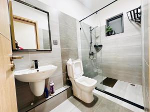 Ένα μπάνιο στο Urban Homes-Two Bedroom Near JKIA Airport +16 φωτογραφίες