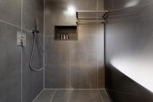 Un baño de 松枫三墅丨花园庭院丨丽江古城木府店 154 fotos más