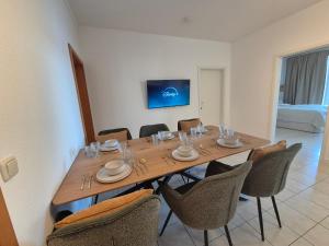 Μια τηλεόραση ή/και κέντρο ψυχαγωγίας στο Monteurzimmer 6 mit Seeblick