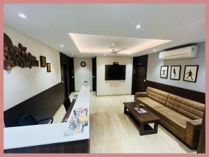 a living room with a couch and a table at Vidyalaxmi Narayan marg Sagar Chandrodaya Varindavan Near Shree Hanuman Tekri Temple and Bankey Bihari Temple - Free Public Parking and Room Service - Fully Air conditioning Luxuary Room - Top Rated Hotel in Vrindāvan