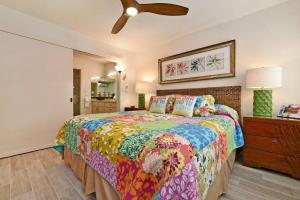 Ένα ή περισσότερα κρεβάτια σε δωμάτιο στο Napili Point B5 · NP B5 OceanFront Condo w Ocean Views AC Pool +42 φωτογραφίες