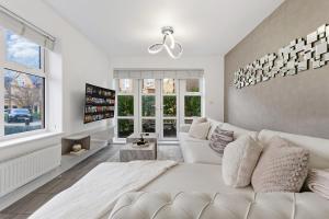 Et tv og/eller underholdning på Work Crew 2BR with 2 Parking Spaces