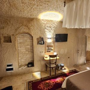 TV a/nebo společenská místnost v ubytování Memories Cave House Adults Only Plus 12