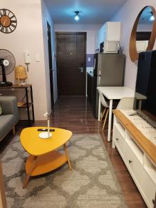 Η κουζίνα ή μικρή κουζίνα στο Cozy Makati Hideaway Walk to Malls