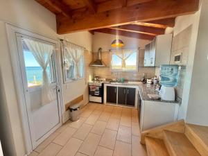 Køkken eller tekøkken på Casa Costa de Mar + 16 billeder