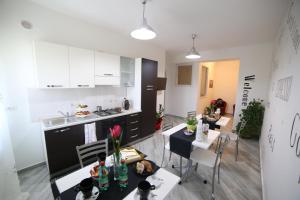 a kitchen and living room with a table and chairs at Parco Carrara in Crotone