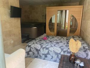 Postel nebo postele na pokoji v ubytování Loft Spa and sauna