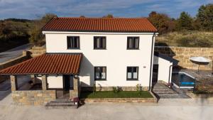 Το κτήριο όπου στεγάζεται  η βίλα