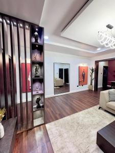 Μια τηλεόραση ή/και κέντρο ψυχαγωγίας στο Sereneacost +2 φωτογραφίες