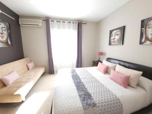 Ένα ή περισσότερα κρεβάτια σε δωμάτιο στο bellazaira