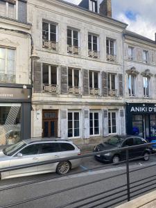 Το κτήριο όπου στεγάζεται  το διαμέρισμα