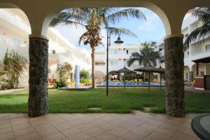 Bazén v ubytování Ouril Pontao Hotel nebo v jeho okolí