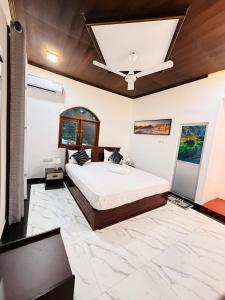 Giường trong phòng chung tại New Star Villa
