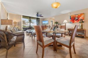 Χώρος καθιστικού στο Valley Isle 401 · VI 401 Remodeled OceanFront Condo w Ocean View
