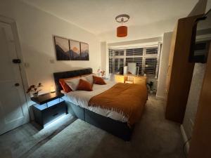 a bedroom with a large bed and a window at Lovely 1-Bed City Centre escape with Kitchen & Free Parking in Spon End