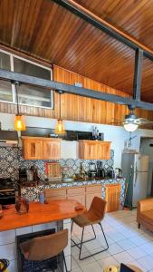 Χώρος καθιστικού στο Casa Volcan Arenal