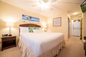 Ένα ή περισσότερα κρεβάτια σε δωμάτιο στο Shores of Maui 109 · SOM 109 Remodeled Condo Across Ocean w Pool +42 φωτογραφίες