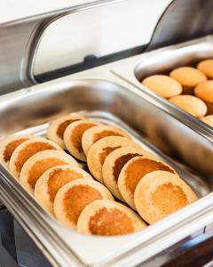 Un grupo de palitos de pan en una bandeja para hornear en Endorphins Beach Villa, en Dhiffushi