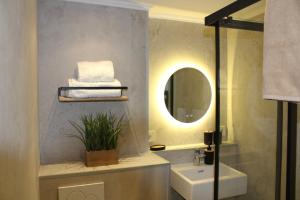 Ένα μπάνιο στο Burghotel - Das Original +141 φωτογραφίες