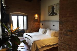 Ένα ή περισσότερα κρεβάτια σε δωμάτιο στο Castillo de Monte la Reina Posada Real & Bodega +31 φωτογραφίες