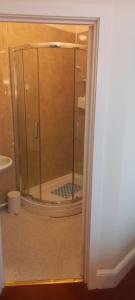 Ένα μπάνιο στο Miramar Guesthouse