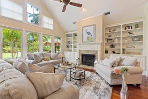 Χώρος καθιστικού στο BW3038: 3038 Baywood Drive