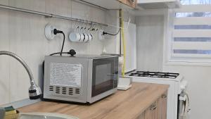 Η κουζίνα ή μικρή κουζίνα στο Opio's House +5 φωτογραφίες