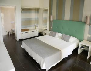 Postel nebo postele na pokoji v ubytování Ouril Pontao Hotel