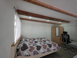 Postel nebo postele na pokoji v ubytování Urban Oasis - BIG stylish Apartment