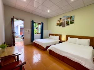 Ένα ή περισσότερα κρεβάτια σε δωμάτιο στο Eden House & Coffee Con Dao