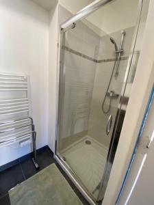 Koupelna v ubytování Appartement en plein centre de la Bourboule avec parking privé