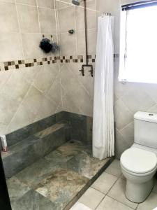 Ένα μπάνιο στο Sleep-on-Lily Guesthouse +18 φωτογραφίες