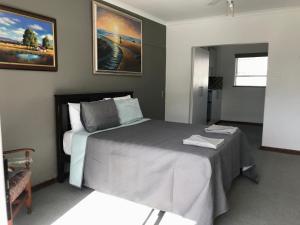 Ένα ή περισσότερα κρεβάτια σε δωμάτιο στο Sleep-on-Lily Guesthouse