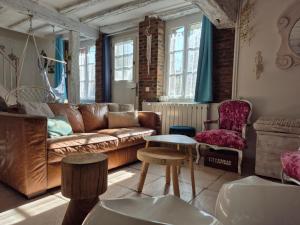 Posezení v ubytování Maison féérique et ludique, avec jeux de piste