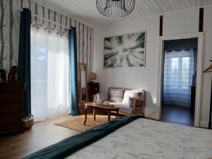 Ένα ή περισσότερα κρεβάτια σε δωμάτιο στο Domaine de Marchal - chambres et table d'hôtes +38 φωτογραφίες