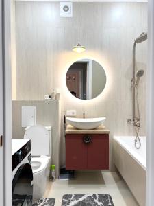 Vannituba majutusasutuses Современная и уютная евродвушка в районе Хан Шатыра