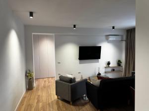 Μια τηλεόραση ή/και κέντρο ψυχαγωγίας στο District Deluxe +4 φωτογραφίες