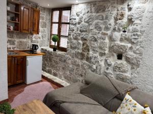 Una cocina o kitchenette en Last Summer hotel Kotor