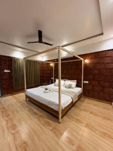 Postel nebo postele na pokoji v ubytování CharDara Agrotourism & FarmStay + 57 fotografií