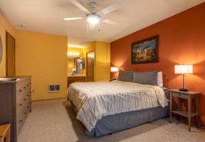 Ένα ή περισσότερα κρεβάτια σε δωμάτιο στο 15 Lodge