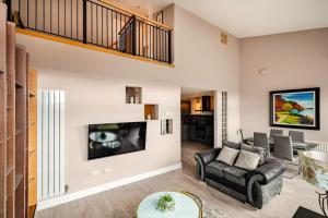 TV a/nebo společenská místnost v ubytování Great Value Luxury Apt in Belfast City Centre with parking