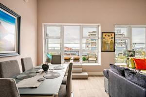 Posezení v ubytování Great Value Luxury Apt in Belfast City Centre with parking