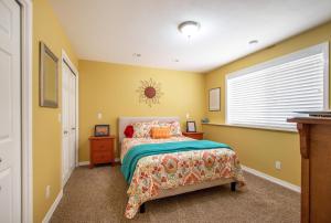 a bedroom with a bed and a window at Northern Daylights in White Salmon