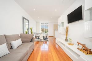 a living room with a couch and a tv at JPL - Preces Residential in Câmara de Lobos