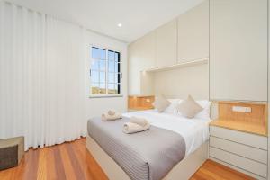 a bedroom with a bed with two towels on it at JPL - Preces Residential in Câmara de Lobos