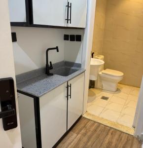 Et badeværelse på ستديو هادئ راقي + 29 billeder